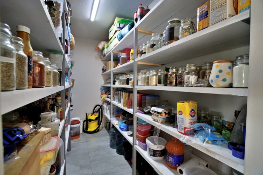 4 Bedroom Property for Sale in Stilbaai Wes Western Cape